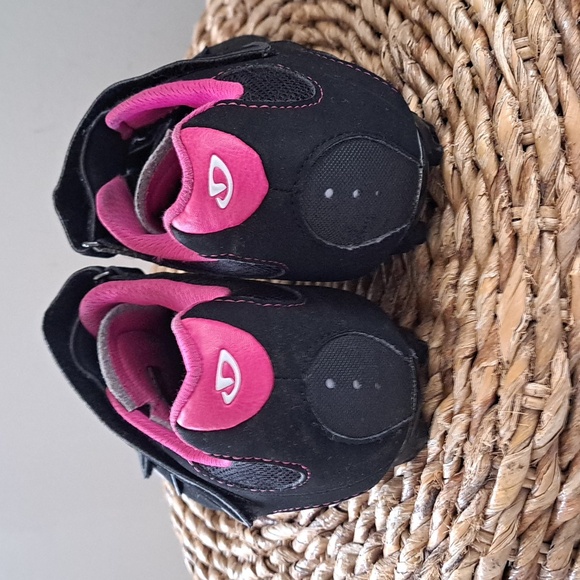 GIRO Womens Mountain Bike/Indoor Cycling Shoes Black/Pink Clips US8.25/EU40‎